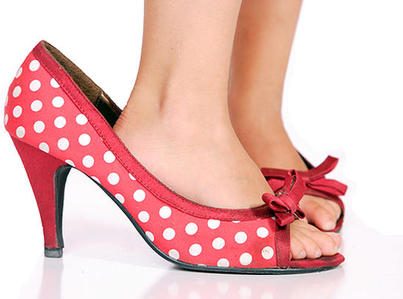 Little-girl-in-heels